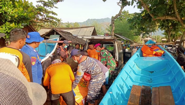 Satpolairud Bersama Tim SAR Gabungan Lakukan Evakuasi Jenazah Yang Hanyut Diperairan Rajegwesi