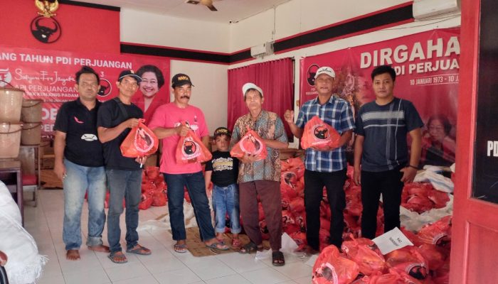 Dengan Spirit Gotong Royong Di Bulan Suci Ramadhan DPC PDI Perjuangan Sidoarjo Salurkan 1000 Paket Sembako dari DPD JATIM