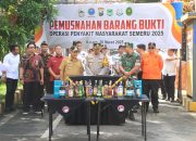 Polres Malang Musnahkan 1.491 Botol Miras Hasil Operasi Pekat Semeru 2025