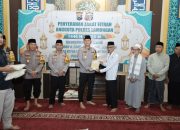 Kapolres Lamongan Serahkan Zakat Fitrah Anggota Polres ke Panitia Masjid Al-Busrah