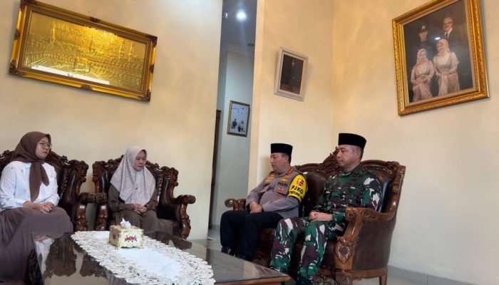 Kapolda Jawa Barat Bersama Kapolres Bogor Tinjau Langsung Kesiapan Personil Dan Pos Pengamanan Lebaran Di Gadog