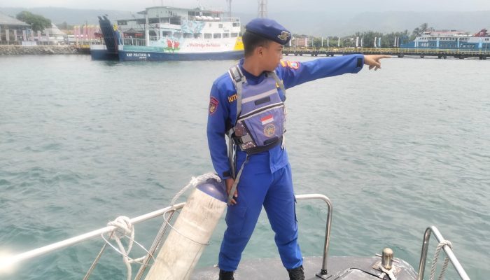 Personel Satpolairud Polairud Resta Banyuwangi Lakukan Pemantauan Serta Patroli Perairan Di Selat Bali