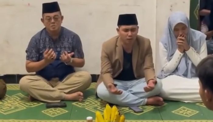 Gus Barra Takziah ke Rumah Duka Korban Longsor Cangar di Desa Jatijejer