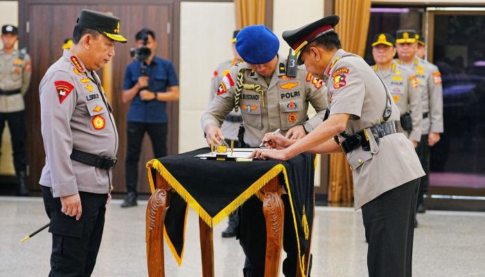 Jenderal Peraih Hoegeng Award Promosi Bintang Tiga