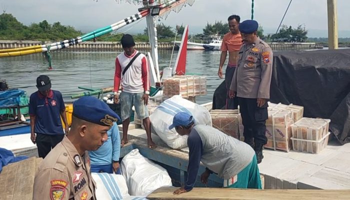 Aipda Haerul Umam S.H Giat Patroli Pemeriksaan Dokumen Serta Isi Muatan Kapal