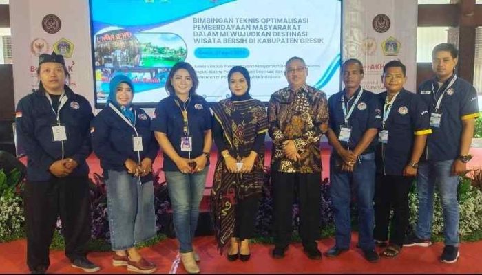 Shofi Bersama 5 Pengurus Asmipa Hadiri Bimtek Pemberdayaan Masyarakat Wisata Bersih di Pendopo Gresik