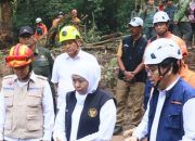 Tinjau Longsor Di Jalur Cangar-Pacet Gubernur Khofifah Siapkan Penanganan Terpadu