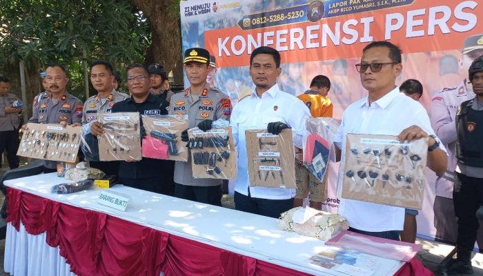 Raja Curanmor Kakak Beradik Berasil Dibekuk Polres Probolinggo Kota Serta Alat Bukti Jenis Kunci T