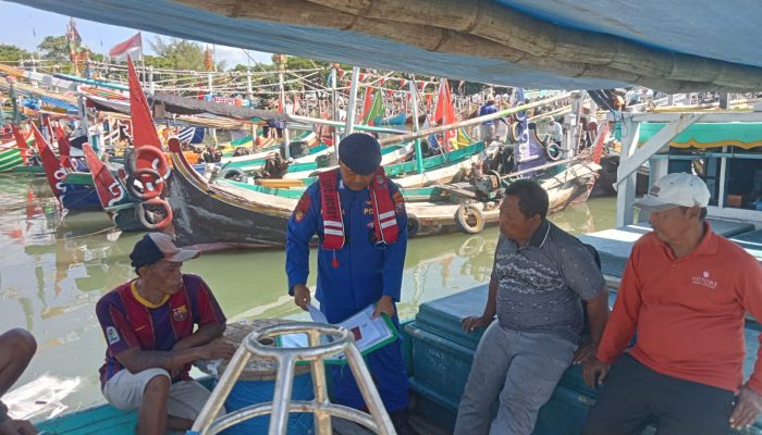 Bripka I Wayan Wedhana Giat Pemeriksaan Dokumen Pelayaran Serta Mengantisipasi Terjadinya Pelanggaran Hukum