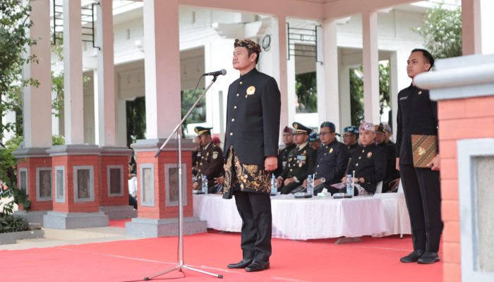 Kapolres Lamongan Hadiri Upacara Peringatan Hari Pendidikan Nasional, Dukung Pendidikan Bermutu untuk Semua