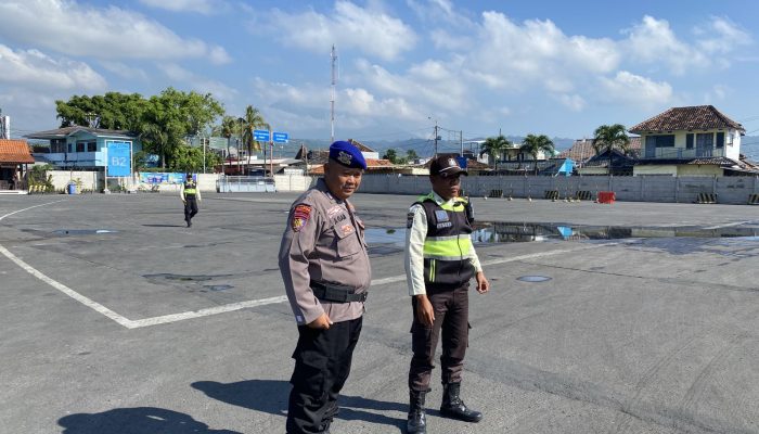Aiptu Erman Wahyudi Menghimbau Kepada Crew ABK Kapal Agar Selalu Waspada Serta Turut Memelihara Sitkamtibmas
