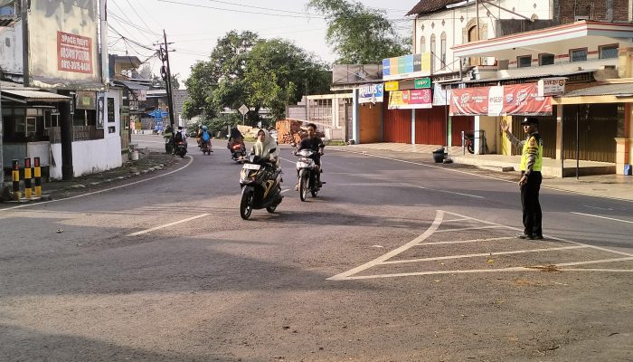 Polsek Ngajum Lakukan Yanmas (Pelayanan Masyarakat) Poros Pagi di Wilayahnya