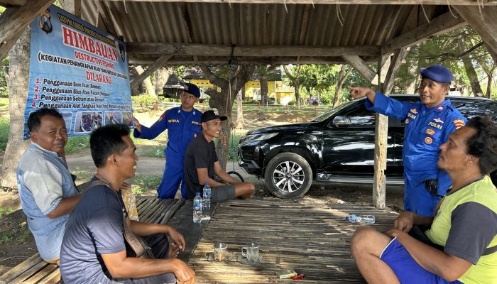 Aiptu I Gede Eka D Giat Patroli Sosialisasi Serta Himbauan Kepada Nelayan Untuk Selalu Mengunakan Alat Keselamatan