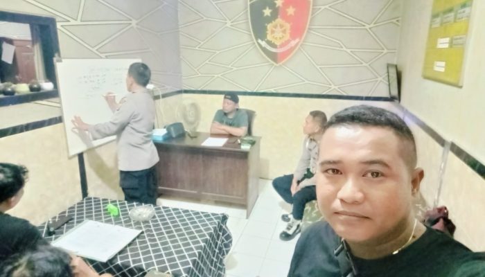 Polsek Bantur Serta Kanit Reskrim Jalin Silaturahim Kepada Tokoh Masyarakat