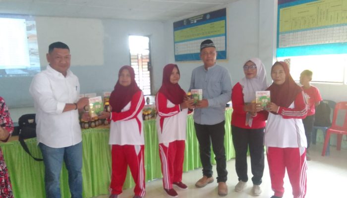 Pembagian Makanan Tambahan Lansia di Desa Lestaridadi Dihadiri Camat Pegajahan