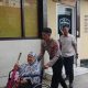 Anggota Polres Lamongan Bantu Ibu Lanjut Usia Urus Pelaporan Bentuk Kepedulian Berlandaskan Kemanusiaan