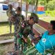 Satgas Yonif 762/Vira Yudha Sakti Laksanakan Pelayanan Kesehatan Keliling di Kampung Aisyo