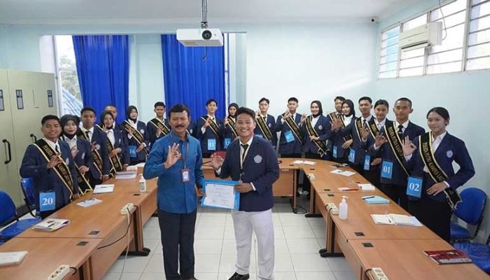 Wakil Rektor II Berikan Pembekalan Wawasan Nusantara Kepada Finalis Putra-Putri Kampus UHT