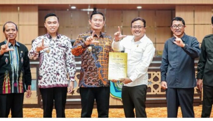 Bupati Lamongan DR H Yuhronur Efendi MBA MEK Sampaikan Laporan Pertanggungjawaban APBD 2024