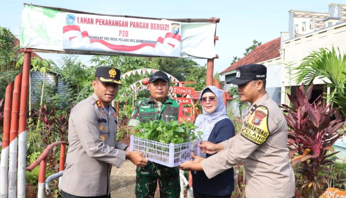 Kapolres Lamongan Serahkan Bibit Tanaman Pangan ke Desa Pelang, Dukung Program Asta Cita Presiden RI