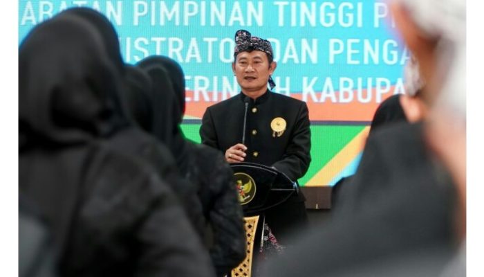 96 Pejabat Tinggi Telah Dilantik Oleh Bupati Lamongan DR H Yuhronur Efendi MBA MEK