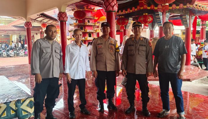 Ciptakan Keamanan dan Ketertiban Masyarakat Personil Polsek Cibinong Giat Pengamanan Hari Raya Waisak