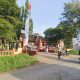 Personil Polres Lamongan Bantu Pengaturan Lalu Lintas di Depan Sekolah dan Titik Rawan Kemacetan