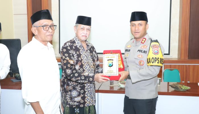 Kapolres Lamongan Silaturahmi ke Sejumlah Tokoh Agama Guna Mempererat Sinerginitas