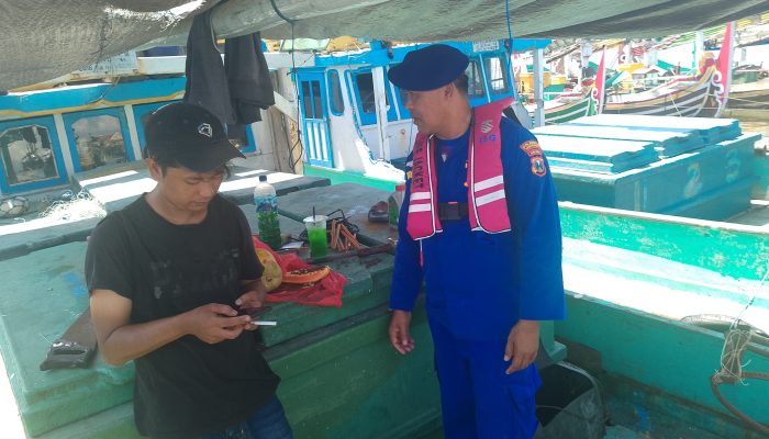 Bripka I Wayan Wedhana Berikan Himbauan Serta Binmas Perairan Kepada Kelompok Nelayan