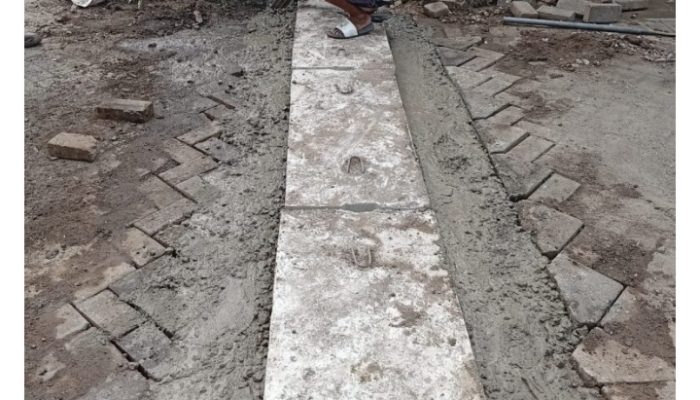 TPK Pembangunan Drainase Desa Watugolong Respon Cepat Keretakan Pada Tutup U-ditch