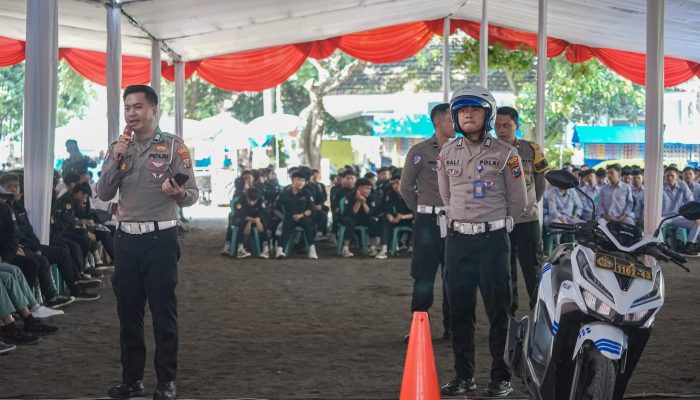 Polres Jember Gelar ‘Pondok Pesantren Road Safety’ Ajak Santri Jadi Pelopor Tertib Lalu Lintas