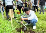 Aksi Tanam 2.000 Pohon, Gus Bupati Apresiasi Program CSR PT. SAI