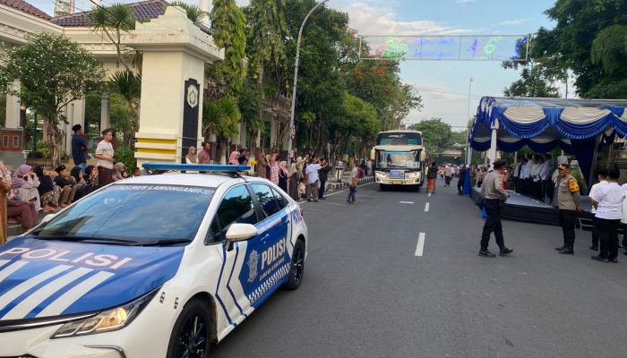Polres Lamongan Lakukan Pengamanan Pemberangkatan Jamaah Haji Kloter 59 dan 60 