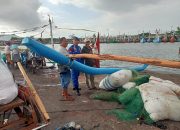 Bripka Wayan Wedhana Giat Patroli Di Area Pelabuhan Muncar
