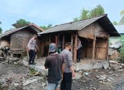 Polsek Jonggat Inisiasi Bedah Rumah Warga Tidak Layak Huni di Desa Sukarara