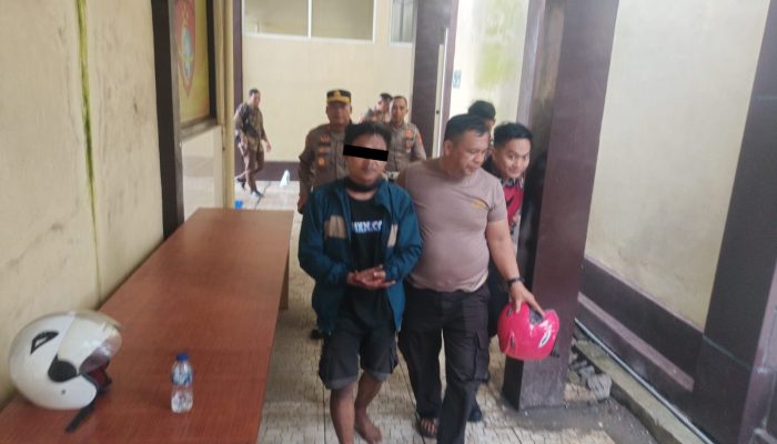 Gegara Burung Laki-Laki Asal Ngimbang Harus Berurusan Dengan Polisi