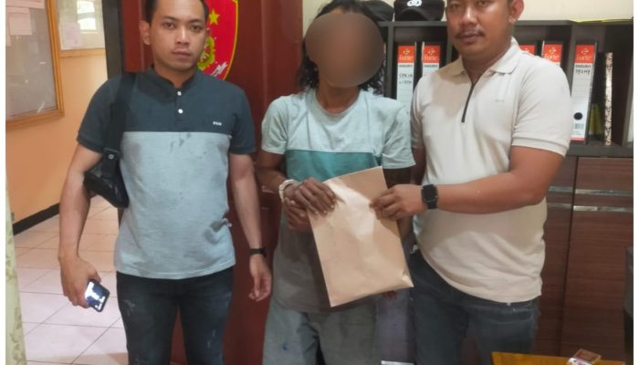 Unit Reskrim Polsek Ngimbang Amankan Pelaku Pencurian Handphone di Masjid Miftahul Fallah
