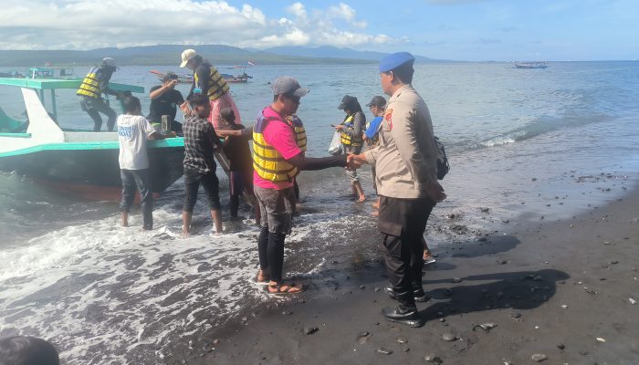 Aiptu Erman W, S.H Lakukan Patroli Sosialisasi Serta Selalu Menjaga Terjadinya Harkamtibmas Di Wilayah Pantai GWD Green Watu Dodol