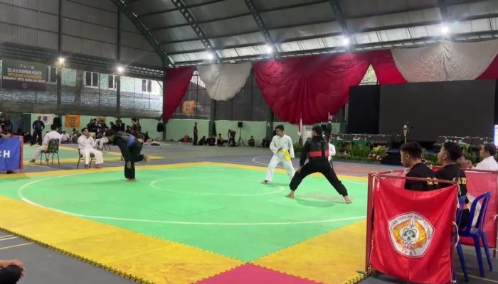 Personil Polres Lamongan, Bripda Sholeh Maulana, Raih Emas Kelas G Dewasa Putra di Kejuaraan Terbuka Pencak Silat Pangdivif 2 Cup 2025