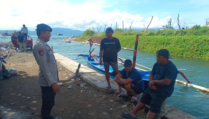 Bripka I Nyoman Suma Giat Patroli Perairan Serta Berikan Edukasi Langsung Kepada Masyarakat Nelayan