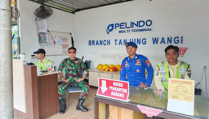Personel Satpolairud Resta Banyuwangi Giat Patroli Rutin Di Area Pelabuhan Tanjungwangi