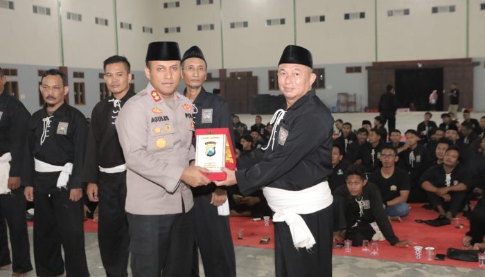 Kapolres Beserta Wakapolres Lamongan Datangi Padepokan PSHT Cabang Lamongan