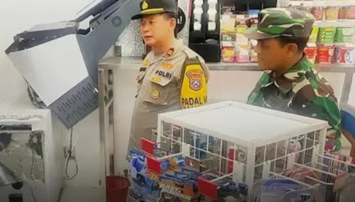 Minimarket Di jalan Raya Sambeng   Lamongan Di Satroni Maling.