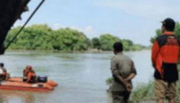 Seorang Warga Lamongan Melompat di Jembatan Cincin Lama Babat