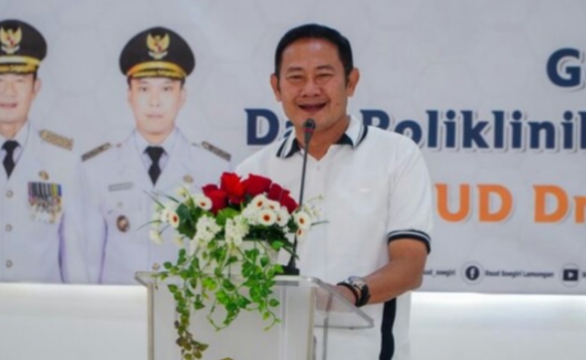 Bupati Lamongan DR. H. Yuhronur Efendi, MBA, MEK