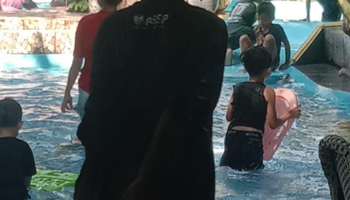Memanfaatkan Liburan Sekolah Anak Anak Mengajak Berenang Di Wisata Kolam Renang Belahan Kintelan Puri