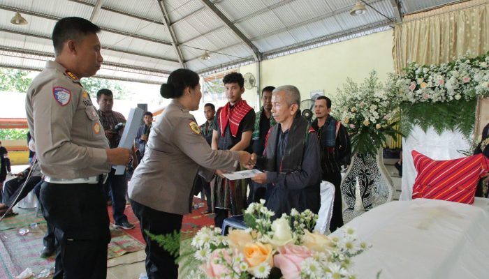 Rombongan Personil Polres Sergai menghadiri Pemakaman Almarhum Aipda Syaiphulisa Sembiring