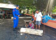 Bripka I Nyoman Suma Berikan Himbauan Penyedia Jasa Serta Wisatawan Agar Selalu Memperhatikan Keselamatan Dipinggir Pantai