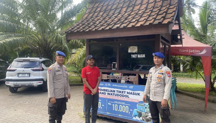 Bripka I Nyoman Suma Berikan Sosialisasi Serta Memberikan Himbauan Pengurus Wisata Untuk Selalu Waspada Terhadap Perubahan Cuaca