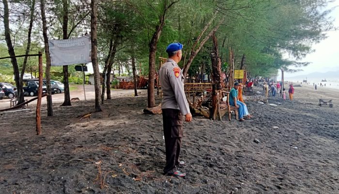 Bripka I Wayan Wedhana Giat Patroli Rutin Serta Mengingatkan Para Nelayan Untuk Selalu Mengunakan Alat Keselamatan Kerja